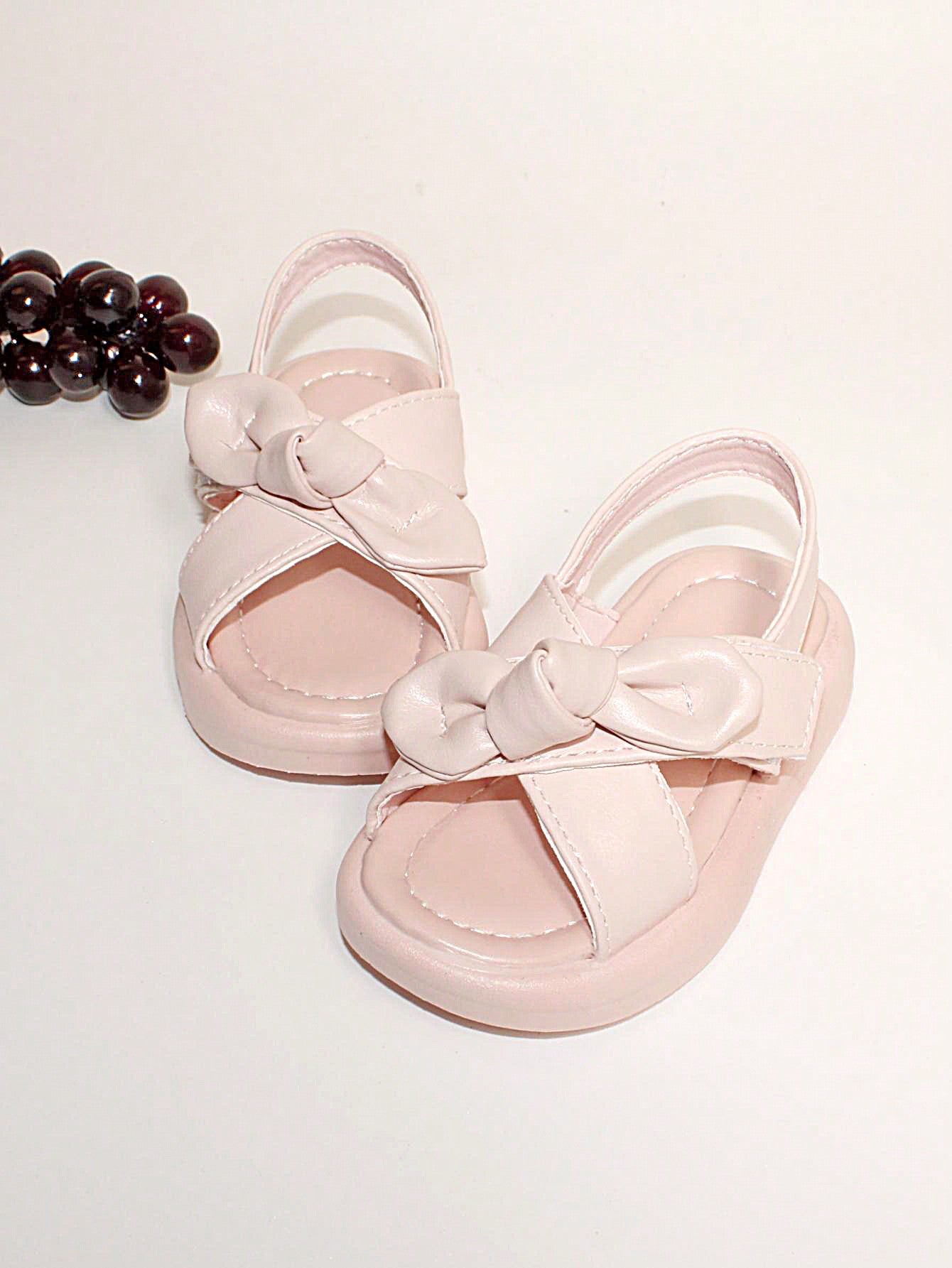 Soft pink sandals with strap