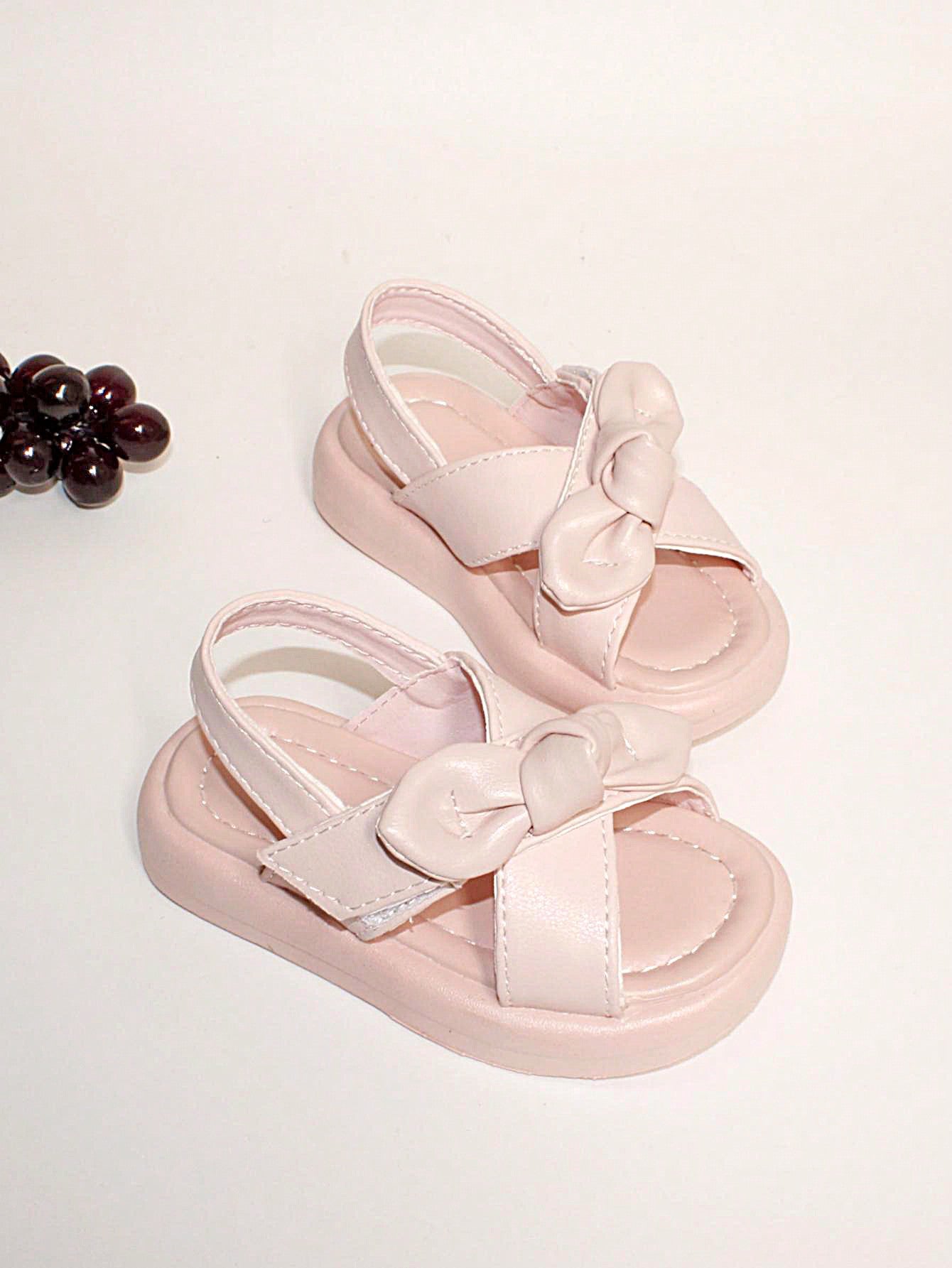 Soft pink sandals with strap