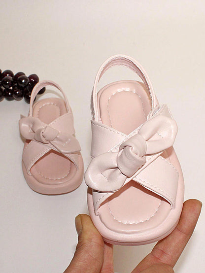 Soft pink sandals with strap