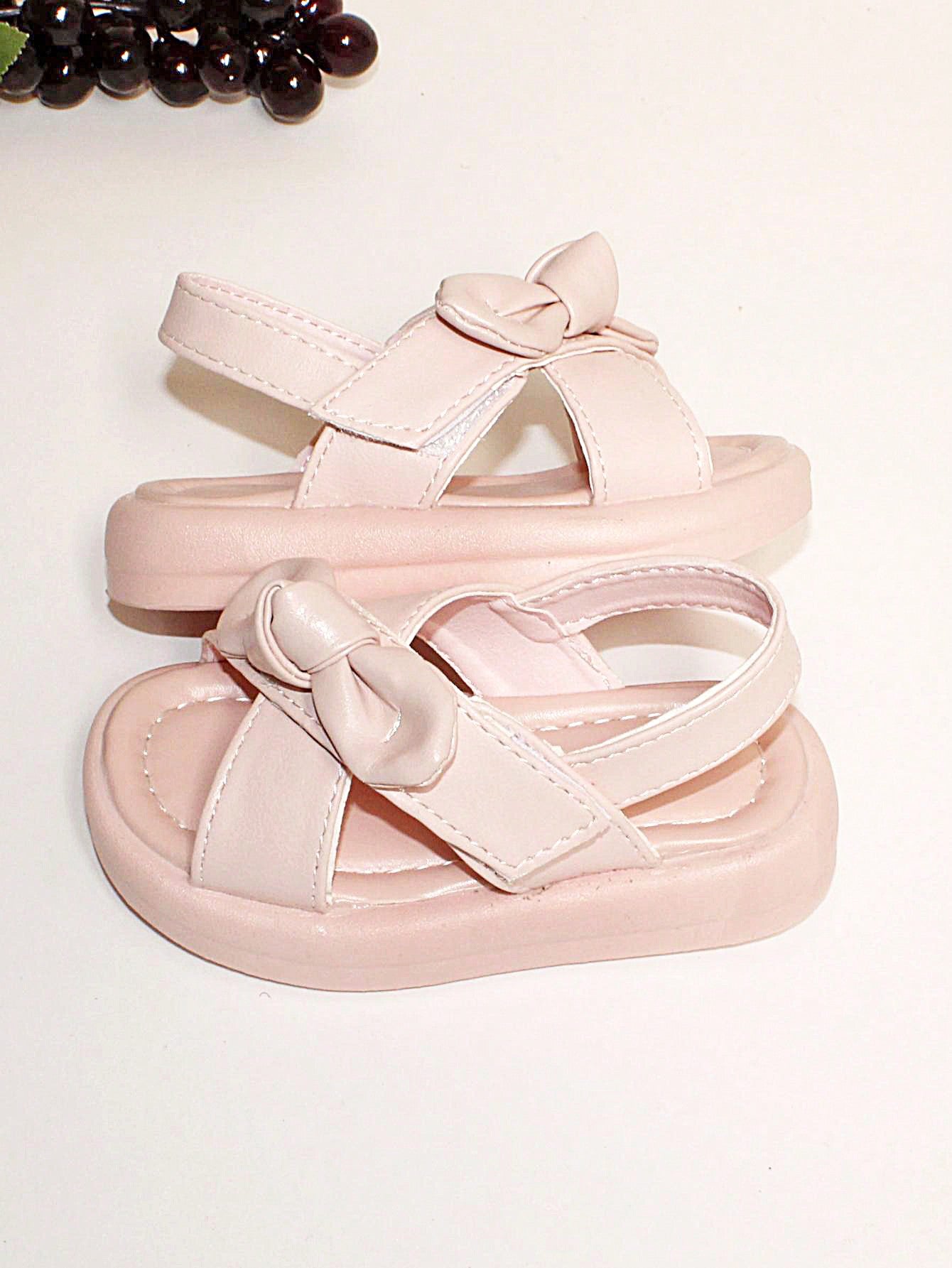 Soft pink sandals with strap