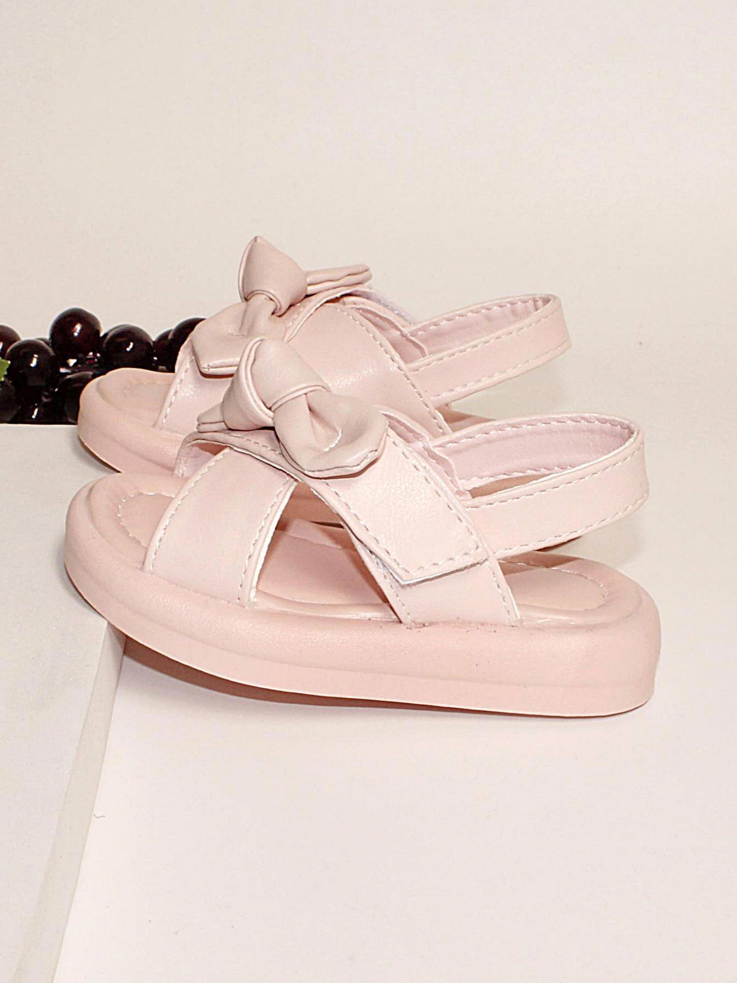 Soft pink sandals with strap