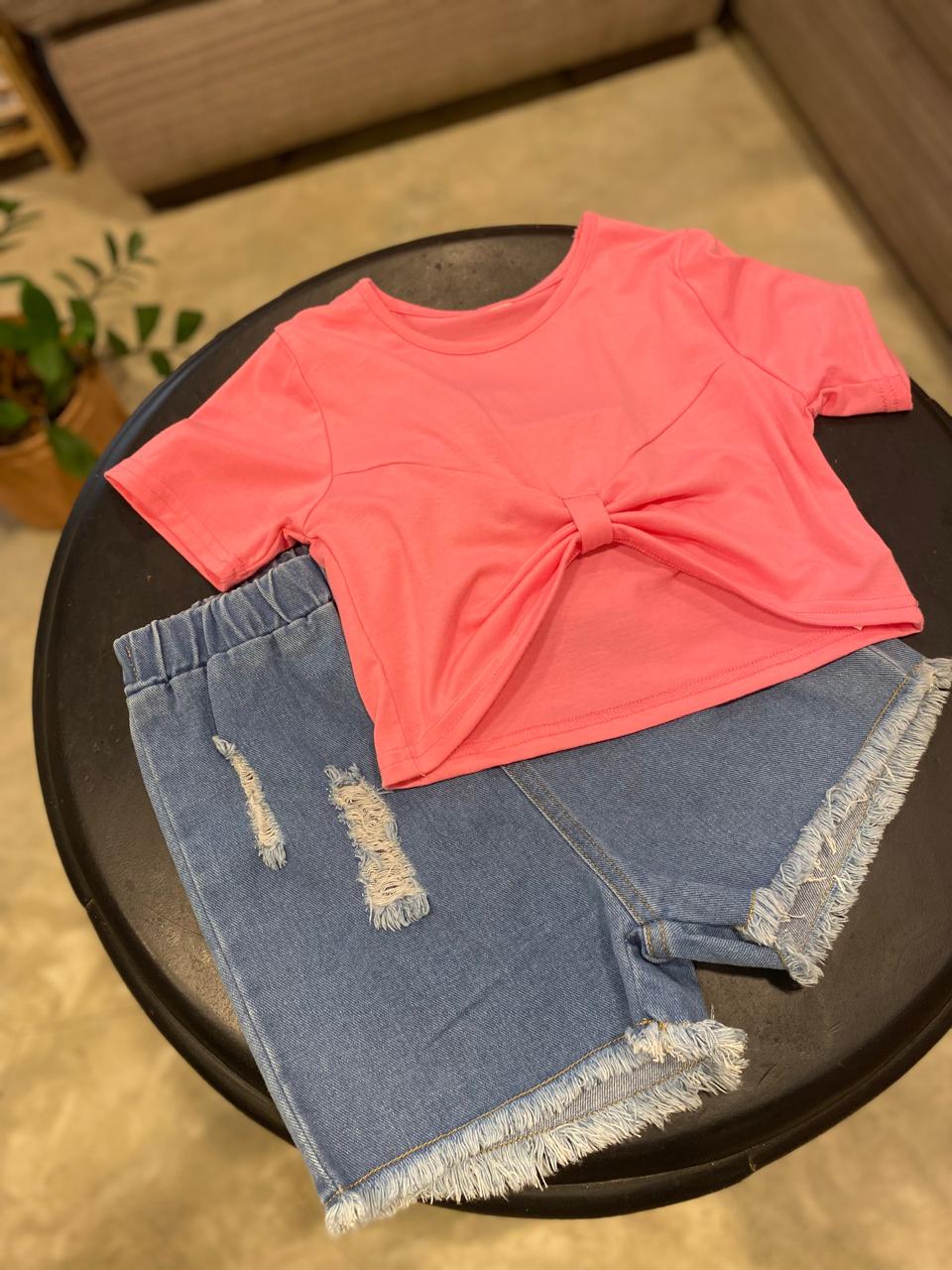 Young Girls Twist Front Tee & Ripped Raw Cut Denim Shorts