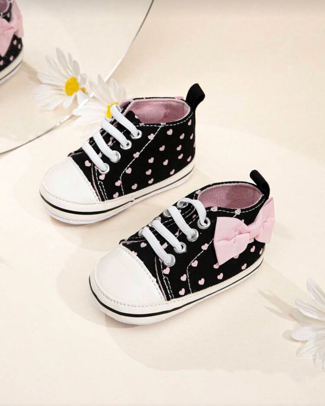 BB Heart Printed Bow Decor Lace-up Front Sneakers
