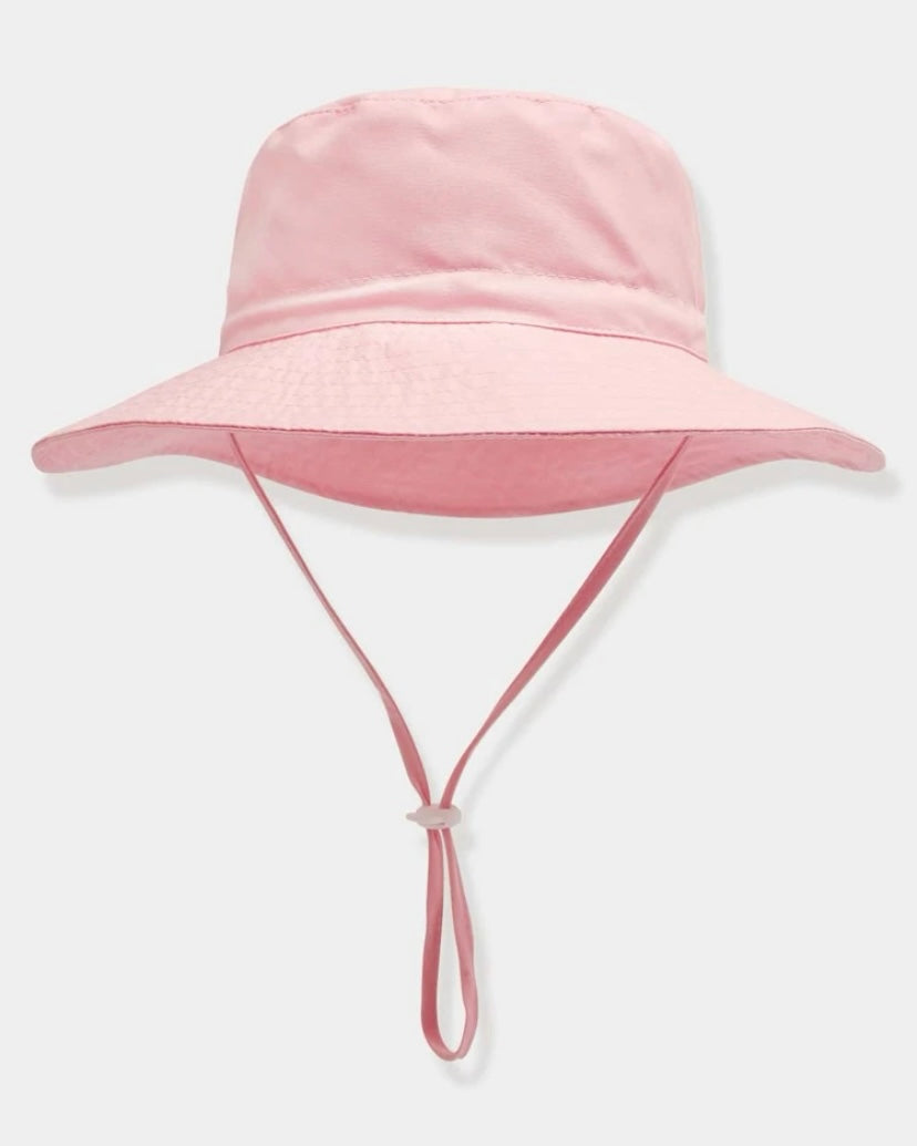 Wide brim bucket hat